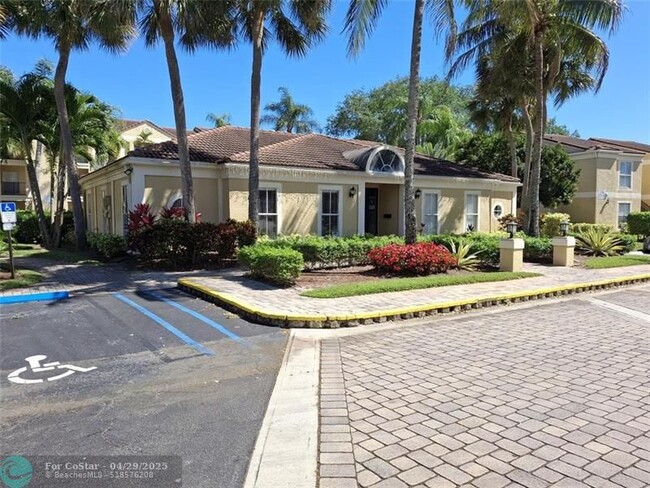 Building Photo - 899 Riverside Dr