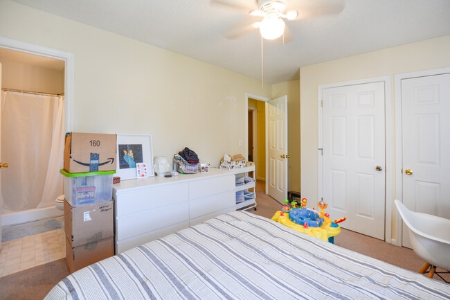 Building Photo - Adorable Single Family House in West Ashley