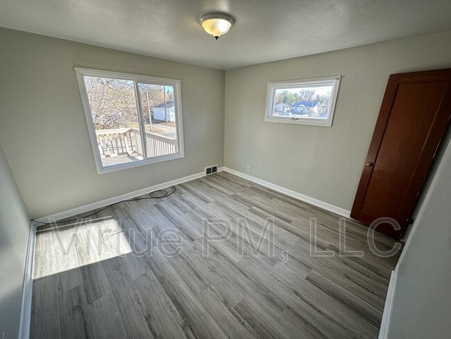 Building Photo - 1106 7th Ave