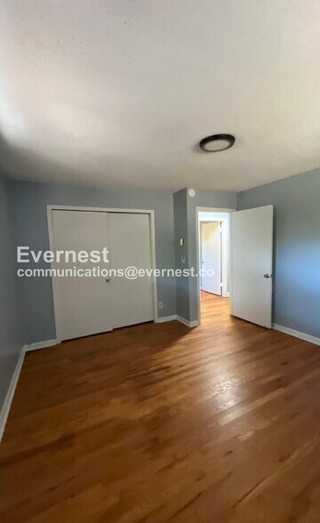 Building Photo - 18 Inglenook Dr