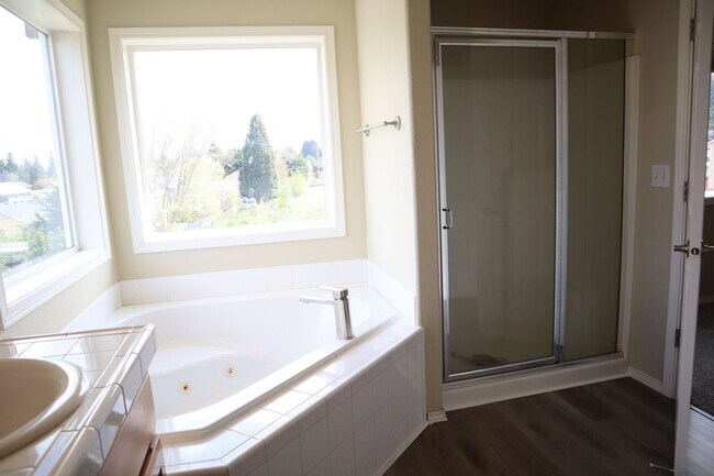 Building Photo - 9507 NE 39th Ave