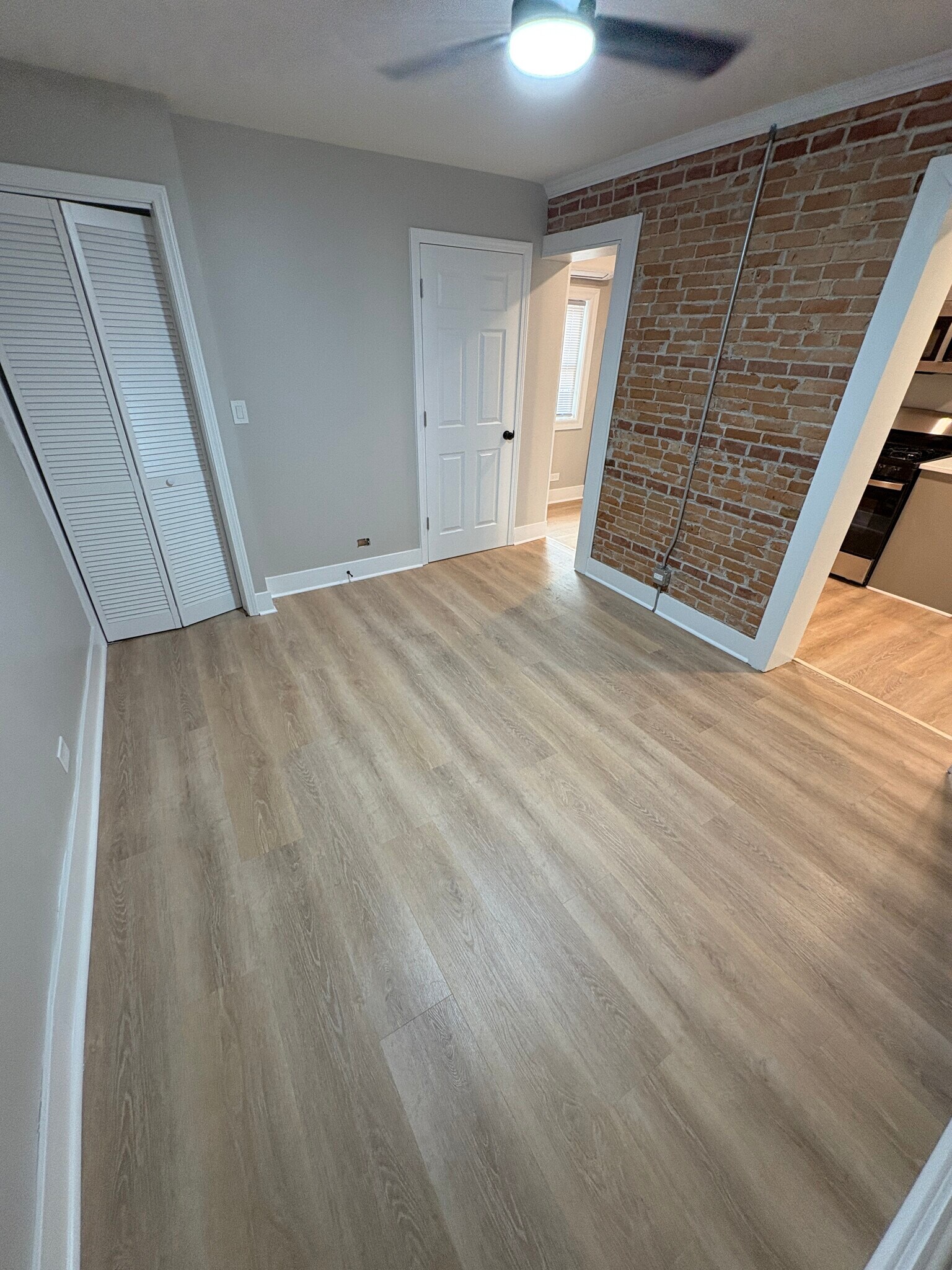 Building Photo - 3327 W Elm St