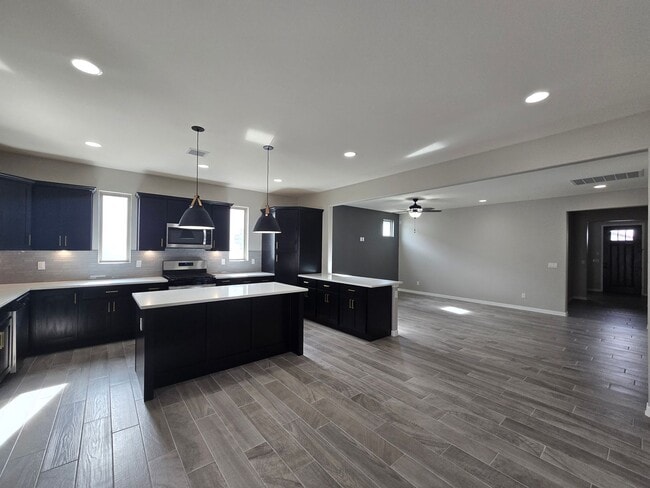 Building Photo - LUXURIOUS EASTSIDE HOME FOR RENT
