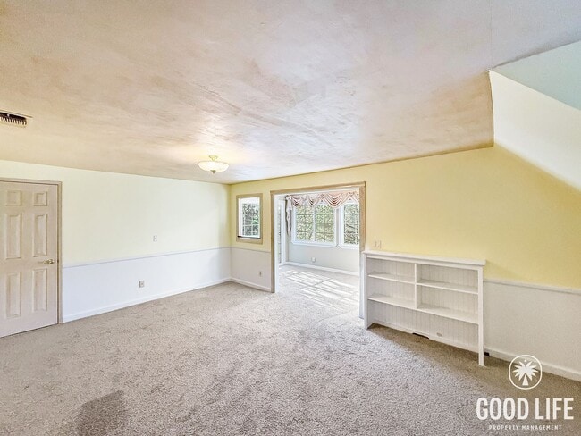 Building Photo - Beautiful 3Bd/2Ba Home On Over an Acre Lot!