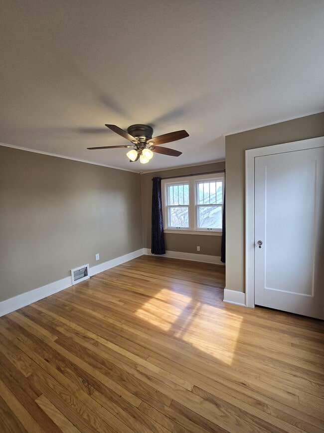 Building Photo - 1321 W Univ Ave