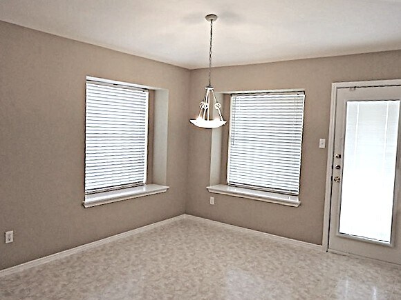 Building Photo - 2412 Hallie Ln