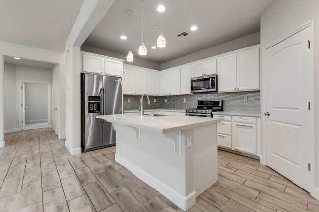 Building Photo - 3 Bed, 3 Bath East Garrison