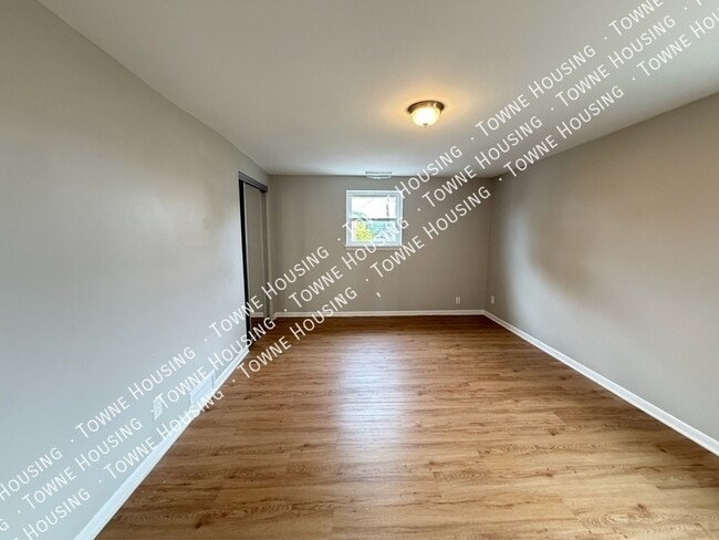 Building Photo - 132 Denrose Dr