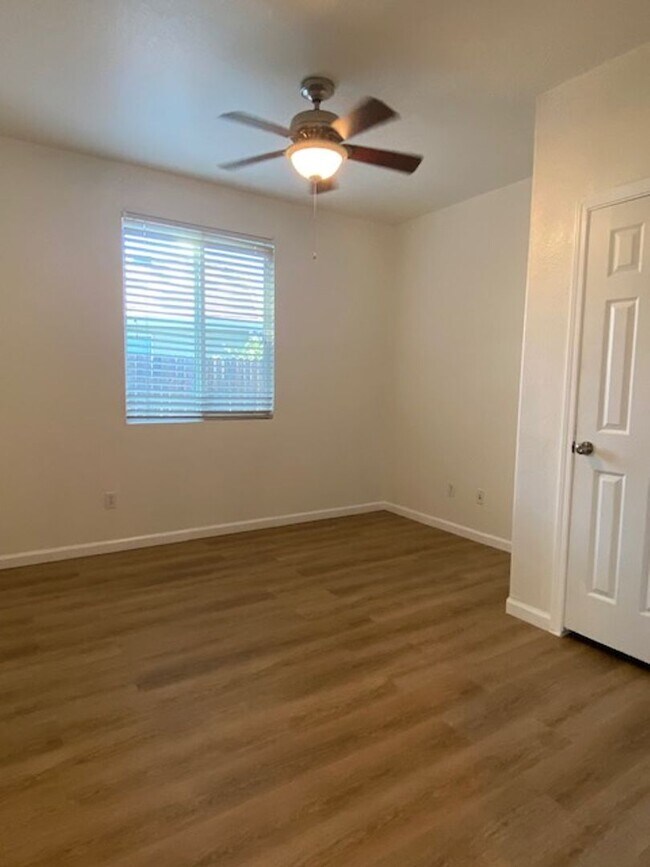 Building Photo - Avail by July 7th - Single level home in L...
