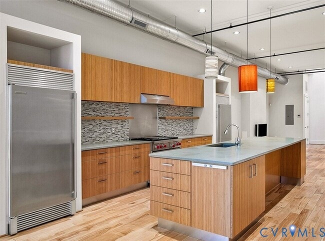 Building Photo - 105 E Broad St