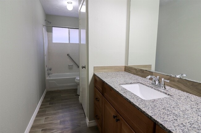 Building Photo - 2706 Orion Dr