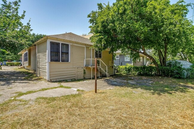 Building Photo - Large 4 Bed, 2 Bath in the heart of Histor...