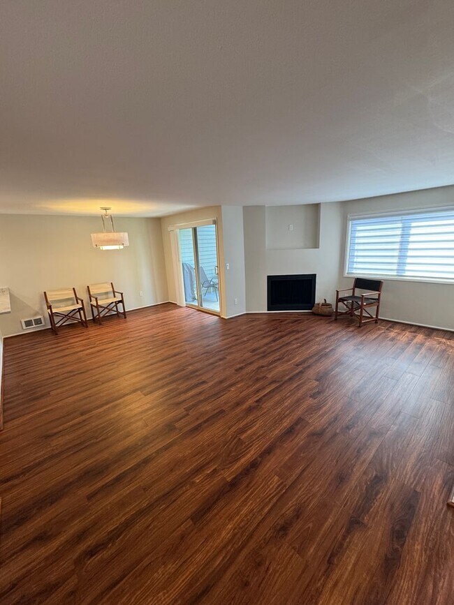 Building Photo - 2bd/2ba Kirkland Condo