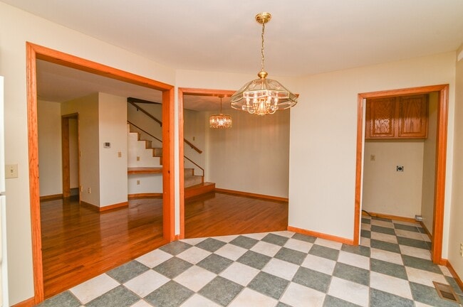 Building Photo - 5204 Deer Ridge