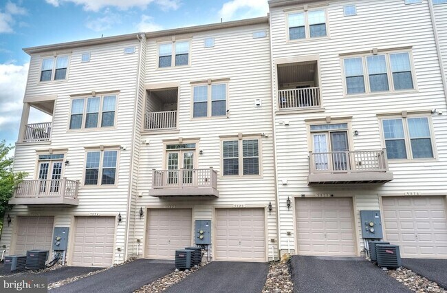 Building Photo - 5822 Oakdale Vlg Rd