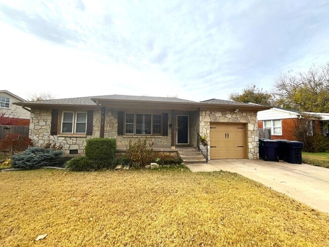 Building Photo - Cute 2 Bed 1 Bath in the Steve Pennington Addn