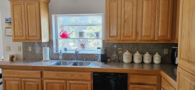 Building Photo - Large furnished mountain home walking distance to the river --- Available October 1