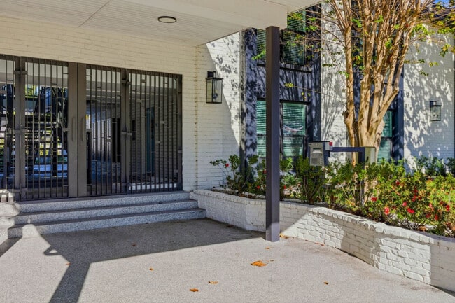 Building Photo - 3909 W Cleveland St