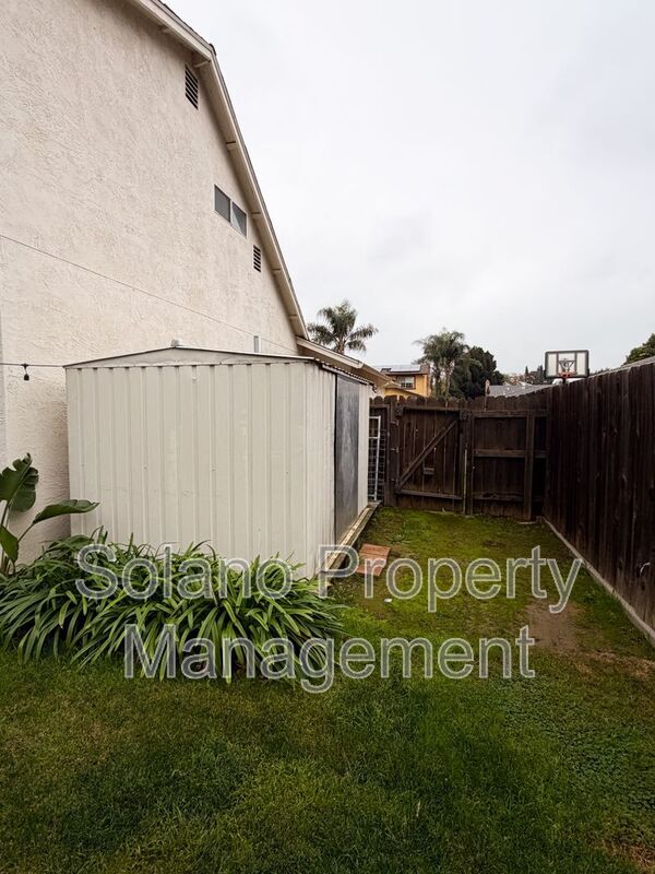 Building Photo - 950 Pembroke Way