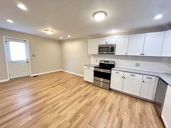 Building Photo - 907 Idlewild Dr