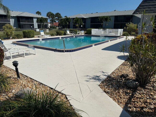 Building Photo - Come enjoy the best of Cocoa Beach!