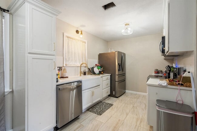 Building Photo - 131 Northill Dr