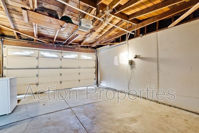 Building Photo - 1764 Montecito Ave
