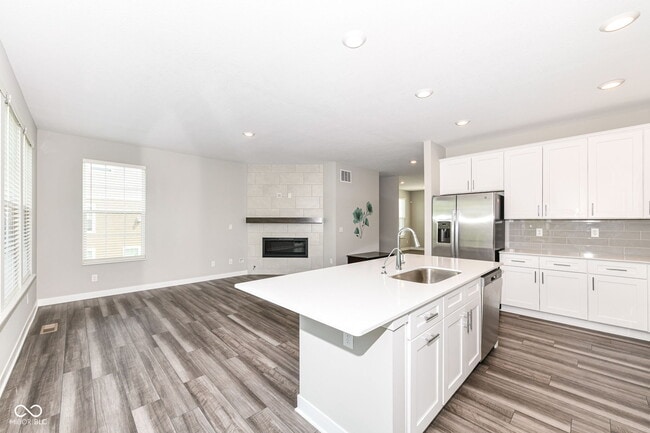 Building Photo - 6898 Sunstone Pl
