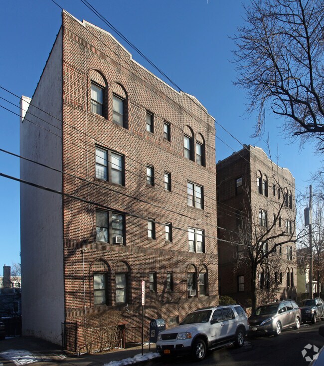 Building Photo - 15 N 10th Ave