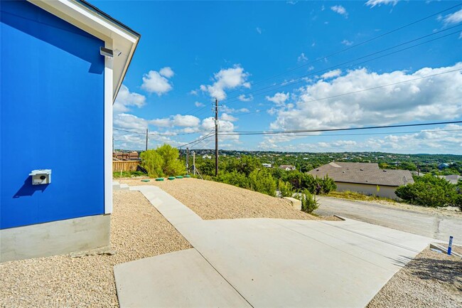 Building Photo - 10636 Lake Park Dr
