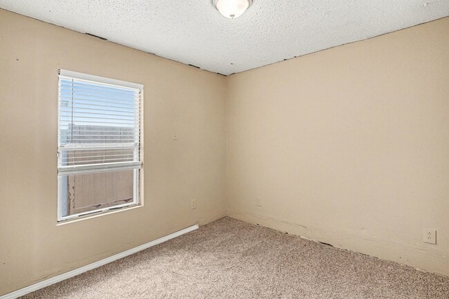 Building Photo - 10328 Chelmsford Dr