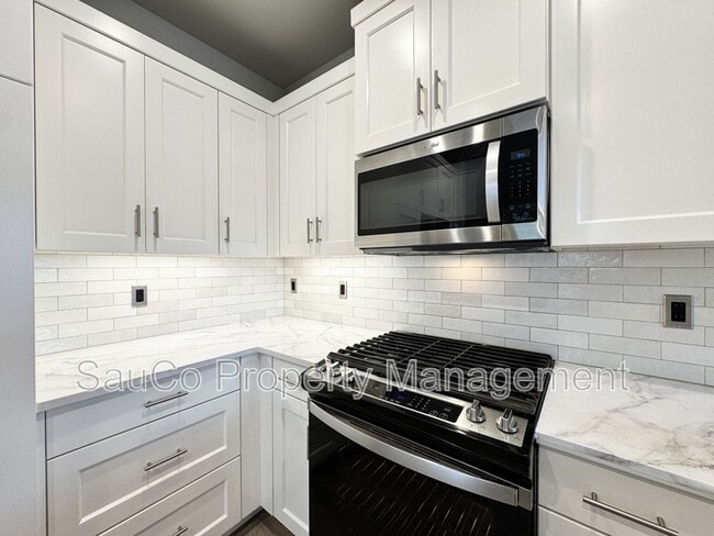 Building Photo - 5715 SE 79th Ave