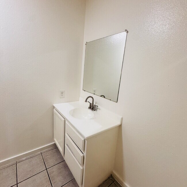 Building Photo - Welcome home to your 2 Bedroom | 1 Bathroom Apartment located in Nederland, TX.