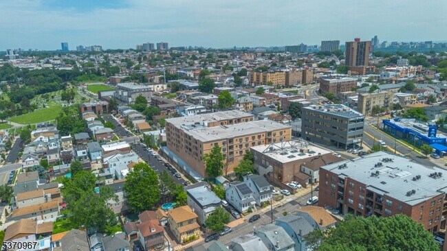 Building Photo - 8915 Bergenwood Ave