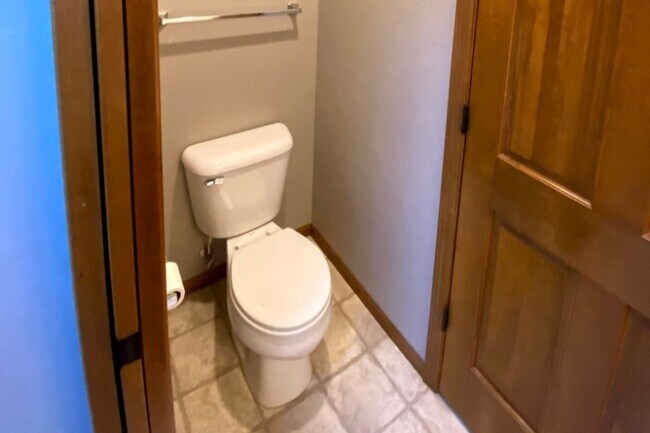 Main level 1/2 Bathroom - N1125 Craftsmen Ct