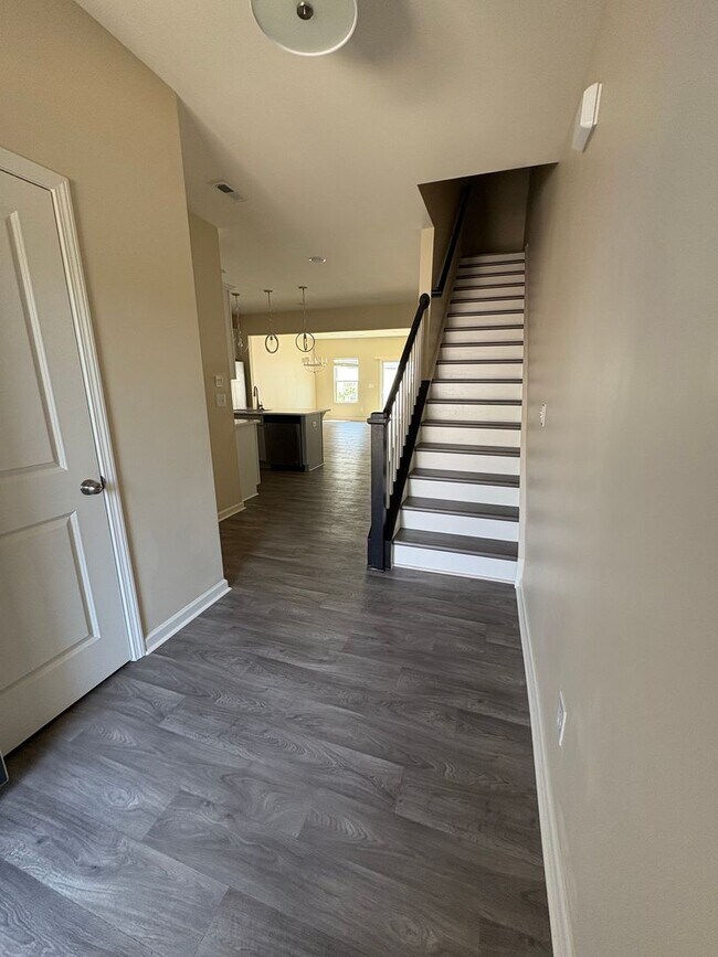 Building Photo - 3BR/2.5BA Townshoue in Mallard Creek