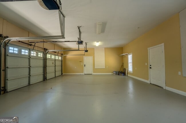 Building Photo - 2925 Orchard Dr