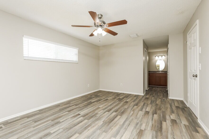 Building Photo - 208 12 League Cir