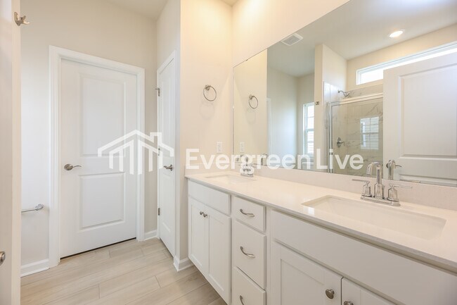 Building Photo - now