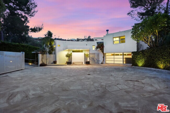 Building Photo - 7700 Willow Glen Rd