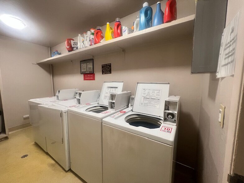 Building Photo - 811 York St