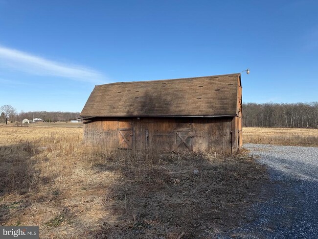 Building Photo - 1590 Hoffman Home Rd