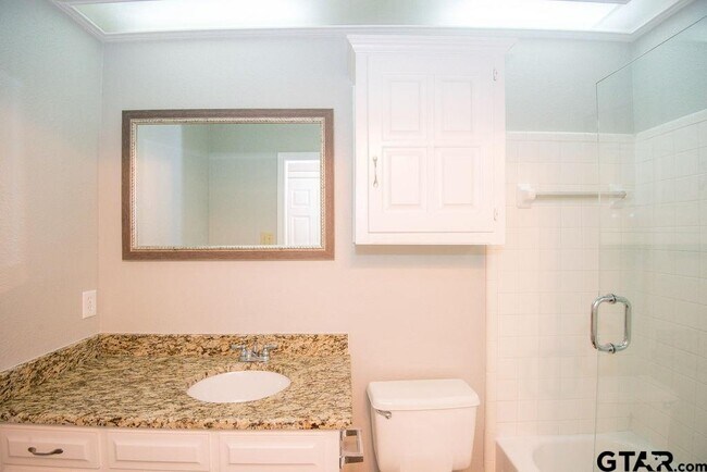 Building Photo - 5823 Hollytree Dr