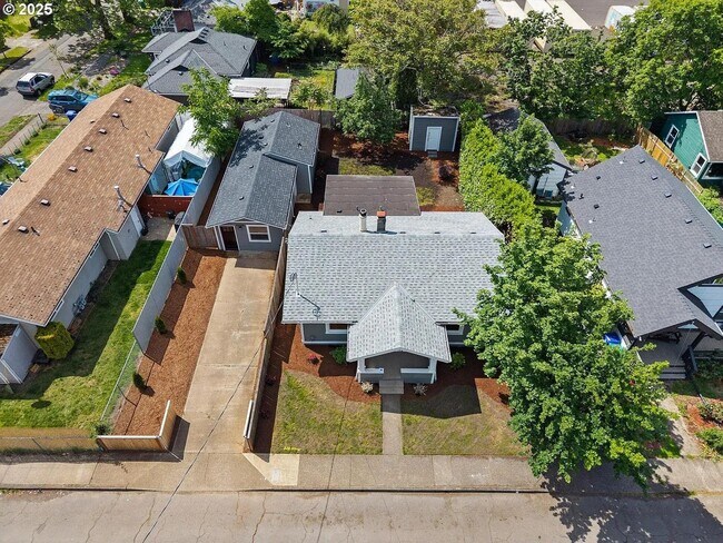 Building Photo - GPM657 - SE Raymond Ct. (T1)