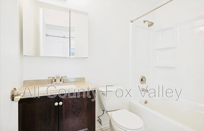 Building Photo - 142 Warwick Dr