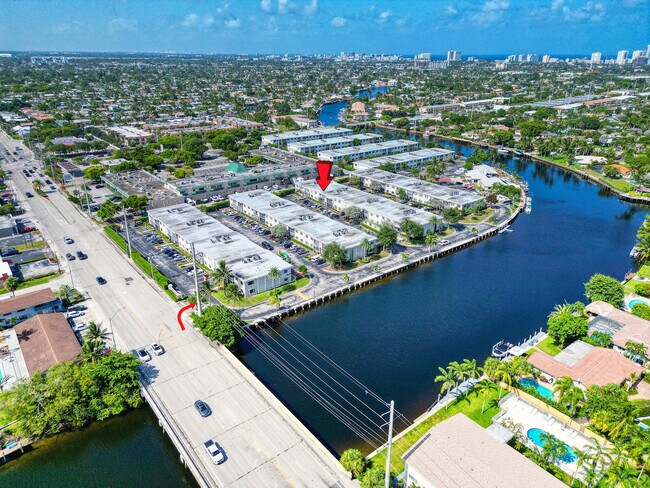 Building Photo - 130 Cypress Club Dr
