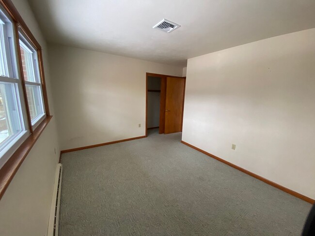 Building Photo - Welcome to this spacious 4-bedroom, 2.5-ba...