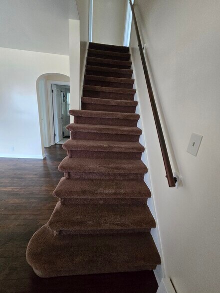 Building Photo - 912 Botham Ave