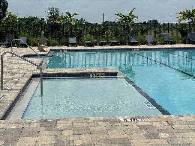 Building Photo - 1543 Jessica Blvd