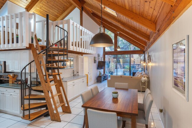 Building Photo - 497 N University Dr